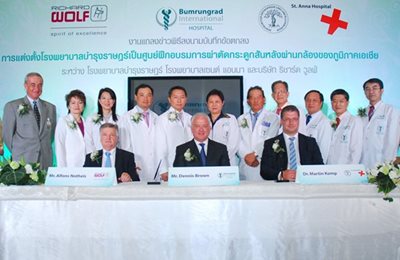 Thai Surgeons Achieve International Recognition by Training Foreign Doctors