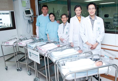 Sextuplets-bumrungrad-hospital.jpg