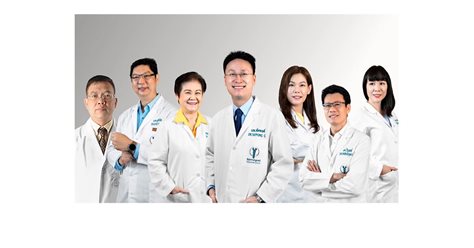ทีมแพทย์ศูนย์โรคไต พร้อมให้การดูแลคุณอย่างใกล้ชิด