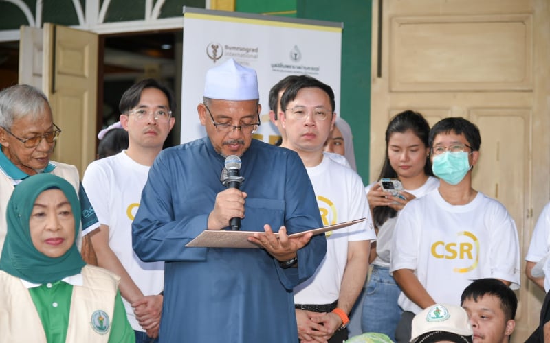 Ban Don Mosque Community
